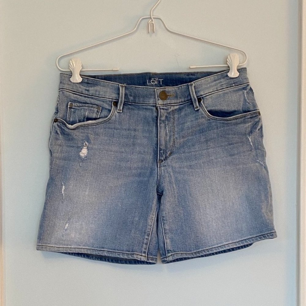 Ann Taylor Loft distressed jean shorts, size 28/6